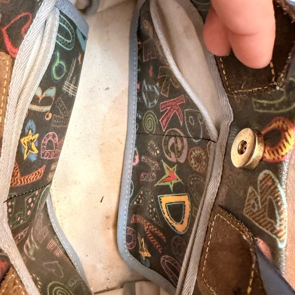 Vtg Dooney & Bourke Women’s Black Medium Snap closure Monogrammed Shoulder Bag. - Picture 3 of 16